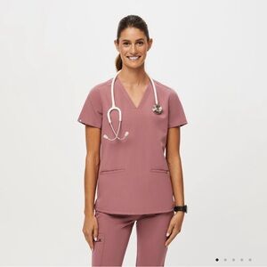 Figs Casma Three-Pocket Scrub Top in Mauve